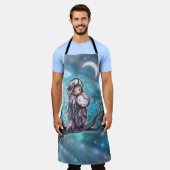 冬の夜のフクロウと妖精の月幻想アート エプロン (着用した状態)