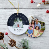 冬の夜の初めてのクリスマスが私たちの新しい家 セラミックオーナメント