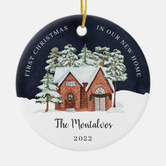 冬の夜の初めてのクリスマスが私たちの新しい家 セラミックオーナメント (正面)