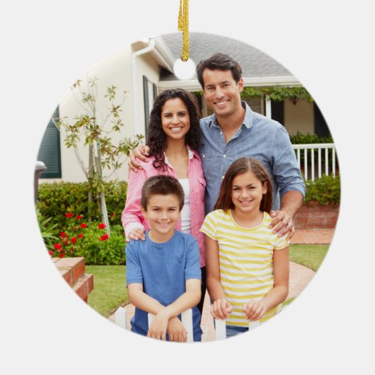 冬の夜の初めてのクリスマスが私たちの新しい家 セラミックオーナメント (裏面)