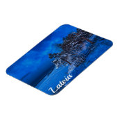 冬の夜はラトビアで雪に覆われた松 マグネット (左側)