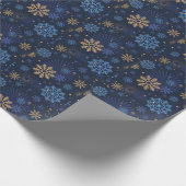 冬の夜：青いスノーフレークのパターン。 ラッピングペーパー (角)