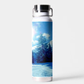 冬の太陽の雪の高山風景 ウォーターボトル (背面)