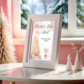 冬の女の子の鹿のベビーは甘い治療を取る ポスター