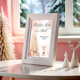 冬の女の子の鹿のベビーは甘い治療を取る ポスター