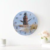 冬の岩が多い海岸の丈夫な灯台 ラージ壁時計 (ホーム)