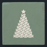冬の市場07ヴィンテージグリーンクリスマスツリー ストーンコースター<br><div class="desc">ヴィンテージのクリスマスツリー抽象芸術イラストレーション – 緑の背景にクリームホワイトクリスマスツリー – タイポグラフィ：冬の市場ニューヨーク。</div>