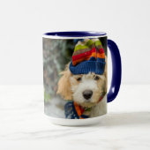 冬の帽子およびスカーフのCavachonの甘い子犬 マグカップ (正面右)