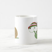 冬の帽子のかたつむり コーヒーマグカップ (中央)