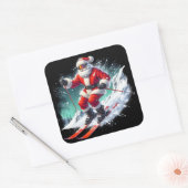 冬の日にサンタが雪の斜面をスキーで滑る|過去記事 スクエアシール (封筒)