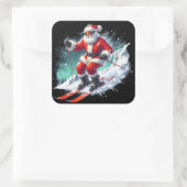 冬の日にサンタが雪の斜面をスキーで滑る|過去記事 スクエアシール (バッグ)