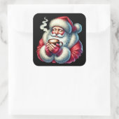 冬の日に心地よい飲み物を楽しむサンタクロース スクエアシール (バッグ)