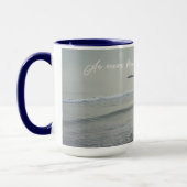 冬の日の冷たい穏やかな海 マグカップ (左)