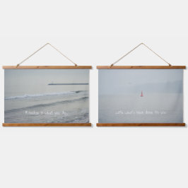 冬の日の冷たい穏やかな海 吊り下げ型タペストリー