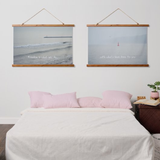 冬の日の冷たい穏やかな海 吊り下げ型タペストリー (寝室)