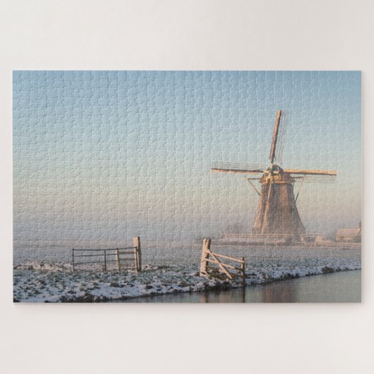 冬の日の出の間の風車そして塀 ジグソーパズル (横)