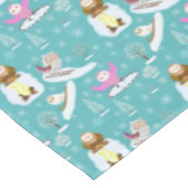 冬の日を楽しむ愛らしいフクロウ テーブルクロス (アングル)