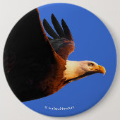 冬の日没のフライトで息をのむようなハゲのワシ 缶バッジ (正面)