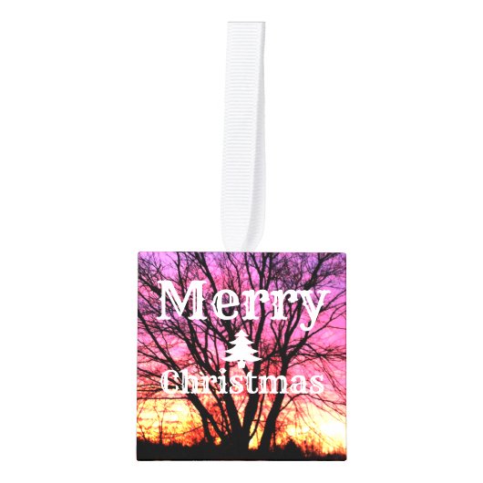 冬の日没の木メリークリスマス キューブオーナメント (正面)