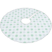 冬の星と雪の結晶パターンホワイト ブラッシュドポリエステルツリースカート (アングル)