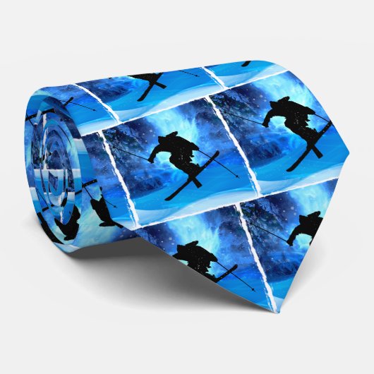冬の景色およびフリースタイルのスキーヤー ネクタイ (ロール)