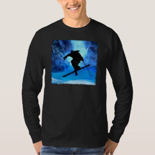 冬の景色およびフリースタイルのスキーヤー Tシャツ