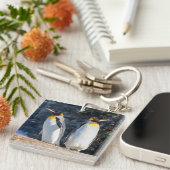 冬の景色を背景にキングペンギン キーホルダー (正面右)