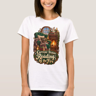 冬の暖炉での読書 Tシャツ