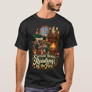 冬の暖炉のそばでの読書 Tシャツ