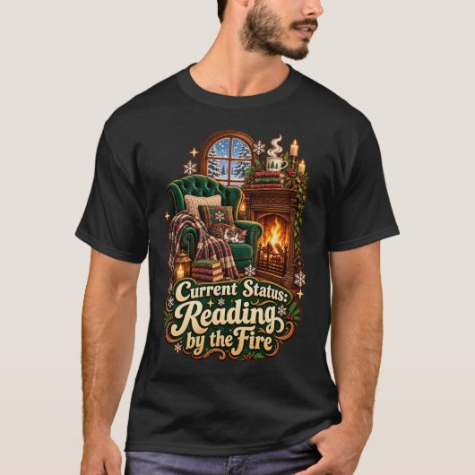 冬の暖炉のそばでの読書 Tシャツ (正面)