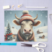 冬の服装と名門私立校風の帽子の冬の農場の牛 薄葉紙 (クラフト)