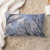 冬の朝の木を見上げる ランバークッション (ブランケット)