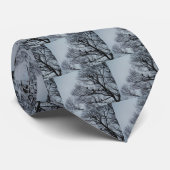 冬の木に生えるハゲワシの群れ ネクタイ (ロール)