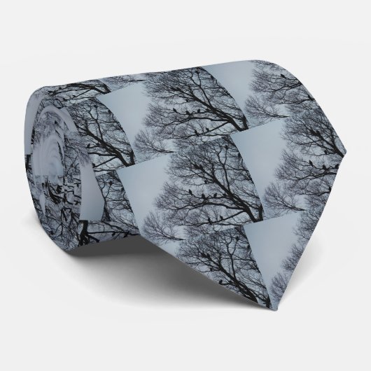 冬の木に生えるハゲワシの群れ ネクタイ (ロール)