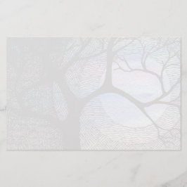 冬の木の青い黒地の十字架