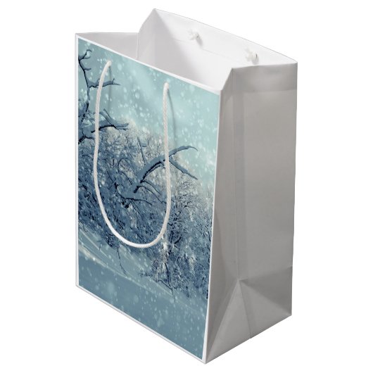 冬の木の風景 ミディアムペーパーバッグ (裏面アングル)