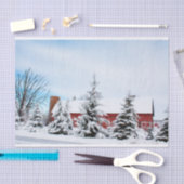 冬の松保護の大きな赤い納屋 薄葉紙 (クラフト)