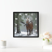 冬の森に落雪する茶色の馬 スクエア壁時計 (ホーム)