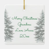 冬の森のクリスマスに小さなホームログキャビン セラミックオーナメント (裏面)