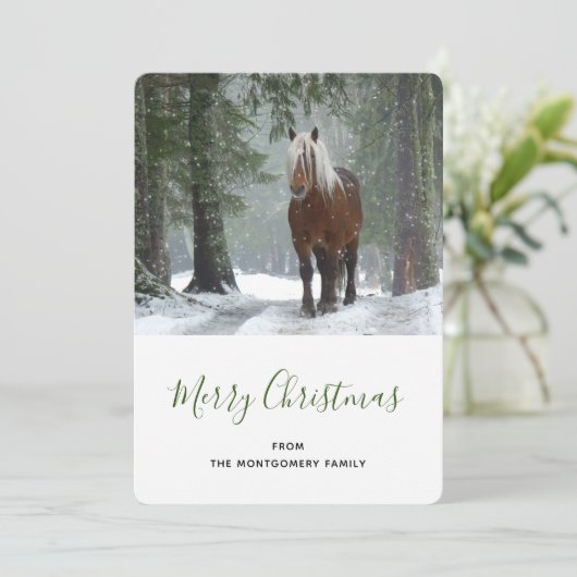 冬の森のクリスマスに風光明媚な茶色の馬 シーズンカード (スタンド正面)