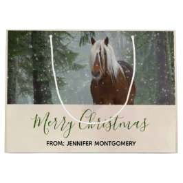 冬の森のクリスマスに風光明媚な茶色の馬 ラージペーパーバッグ