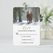 冬の森のクリスマスに風光明媚な茶色の馬 出欠カード (スタンド正面)