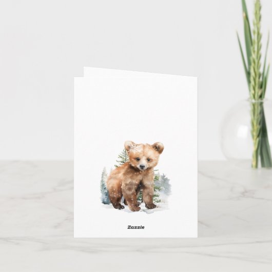 冬の森のグリズリーベアの子 ツリーの雪の松の森の中で シーズンカード (裏面)