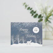 冬の森のシーンハッピーホリデーカスタムズのロゴH シーズンポストカード (スタンド正面)