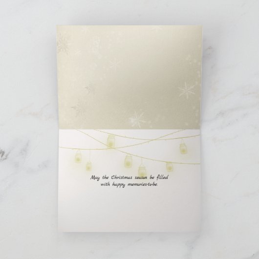 冬の森の中で贈り物を持つクリスマスそり シーズンカード (内部)