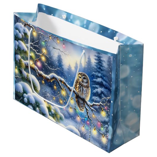 冬の森の中のクリスマスフクロウ ラージペーパーバッグ (正面アングル)