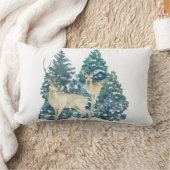 冬の森の中のシカ ランバークッション (ブランケット)