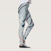 冬の森の中の赤い乗馬フードのような姿 レギンス (右)