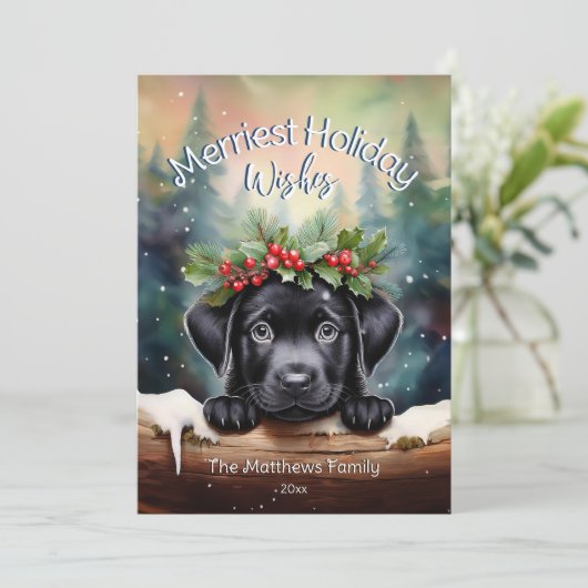 冬の森の中の黒いラボパピーのクリスマスの願い シーズンカード (スタンド正面)