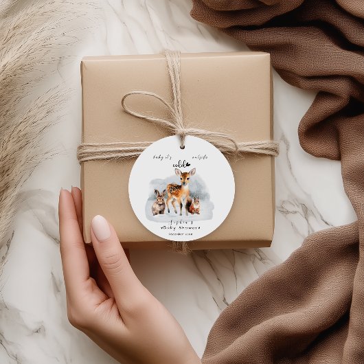 冬の森の外の冷たい動物の雪 フェイバータグ